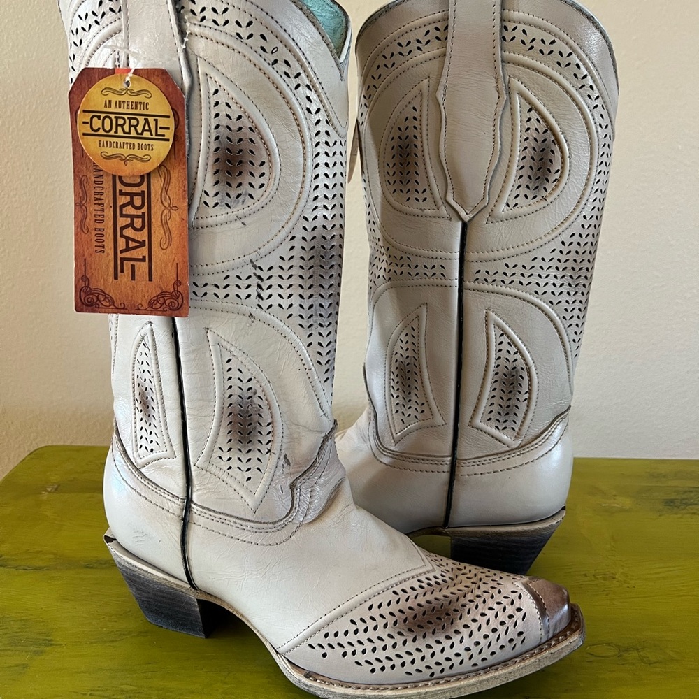 Corral White Boots Women’s 8